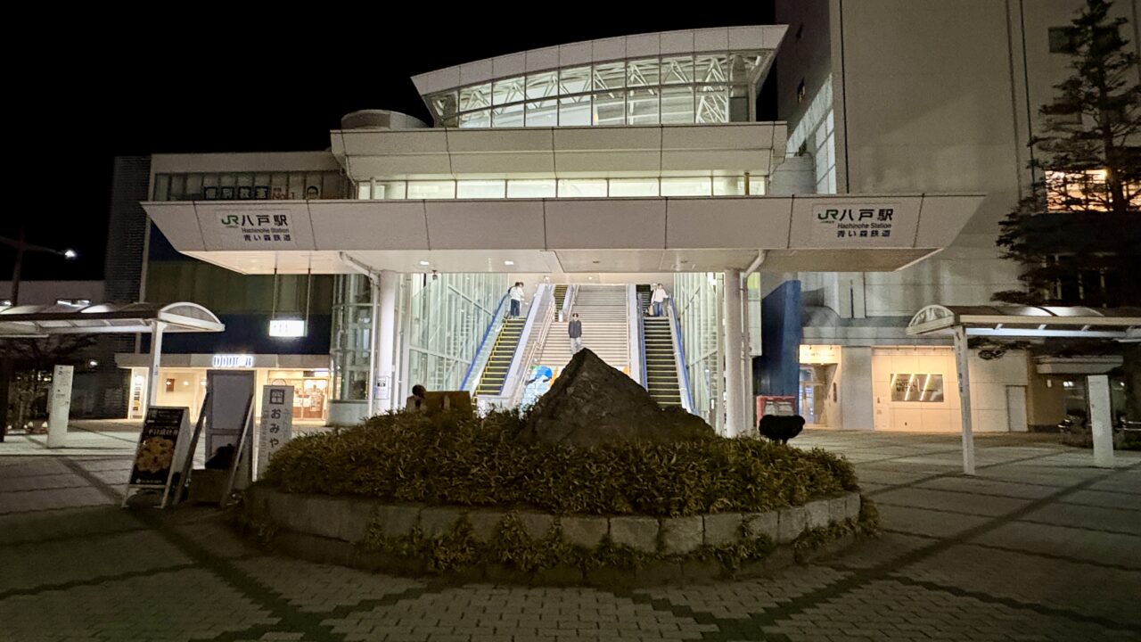 八戸駅東口のシンボル「イチイ」が強風で撤去される