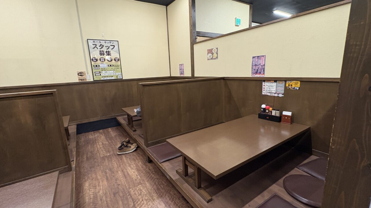 豪ーめん八戸尻内店で厚切りチャーシューと野菜たっぷりのラーメンがいただけます