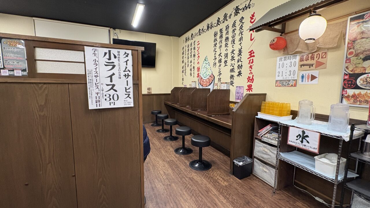 豪ーめん八戸尻内店で厚切りチャーシューと野菜たっぷりのラーメンがいただけます